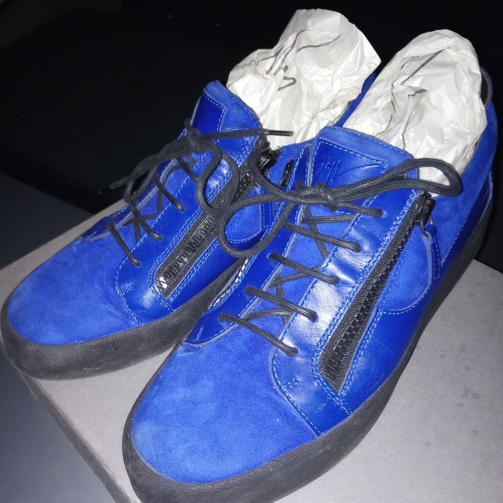 Shoes - Picture 3 of 4